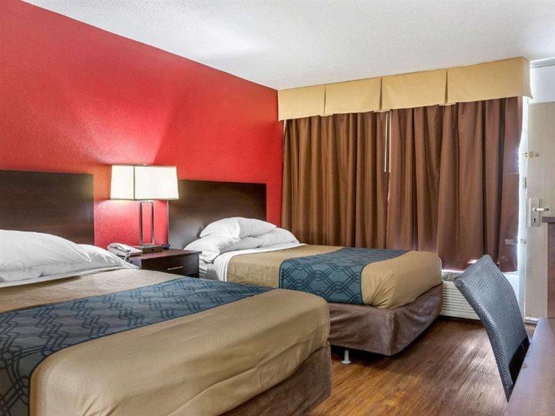 Econo Lodge Shorewood Luaran gambar