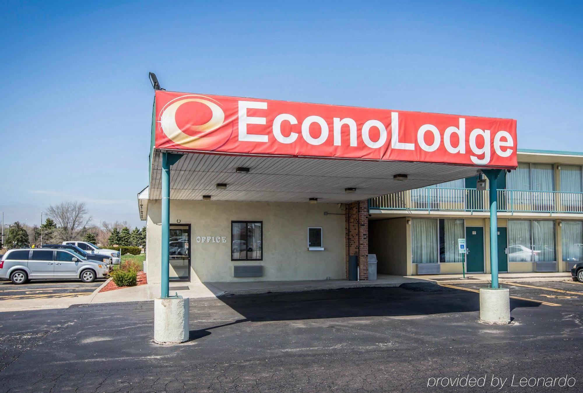 Econo Lodge Shorewood Luaran gambar