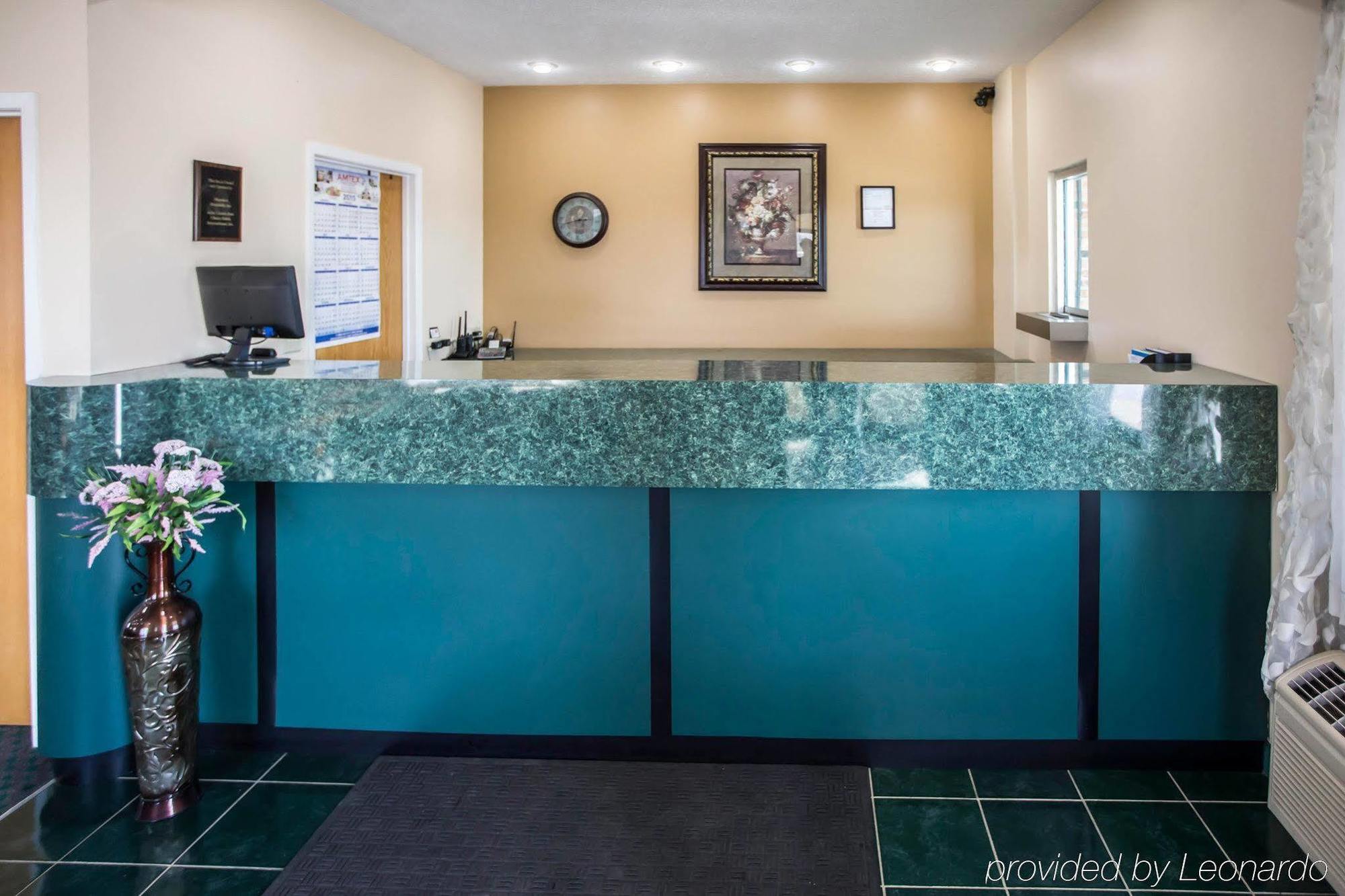 Econo Lodge Shorewood Luaran gambar