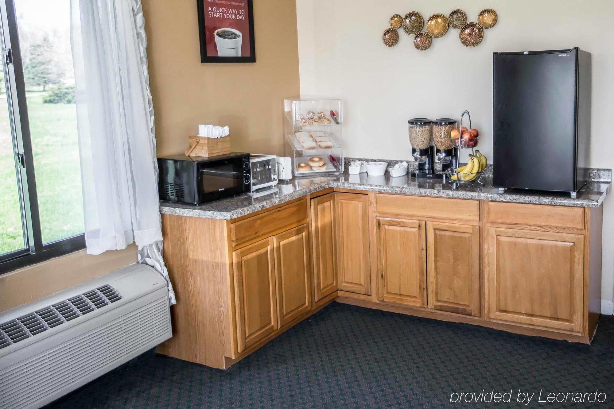 Econo Lodge Shorewood Luaran gambar