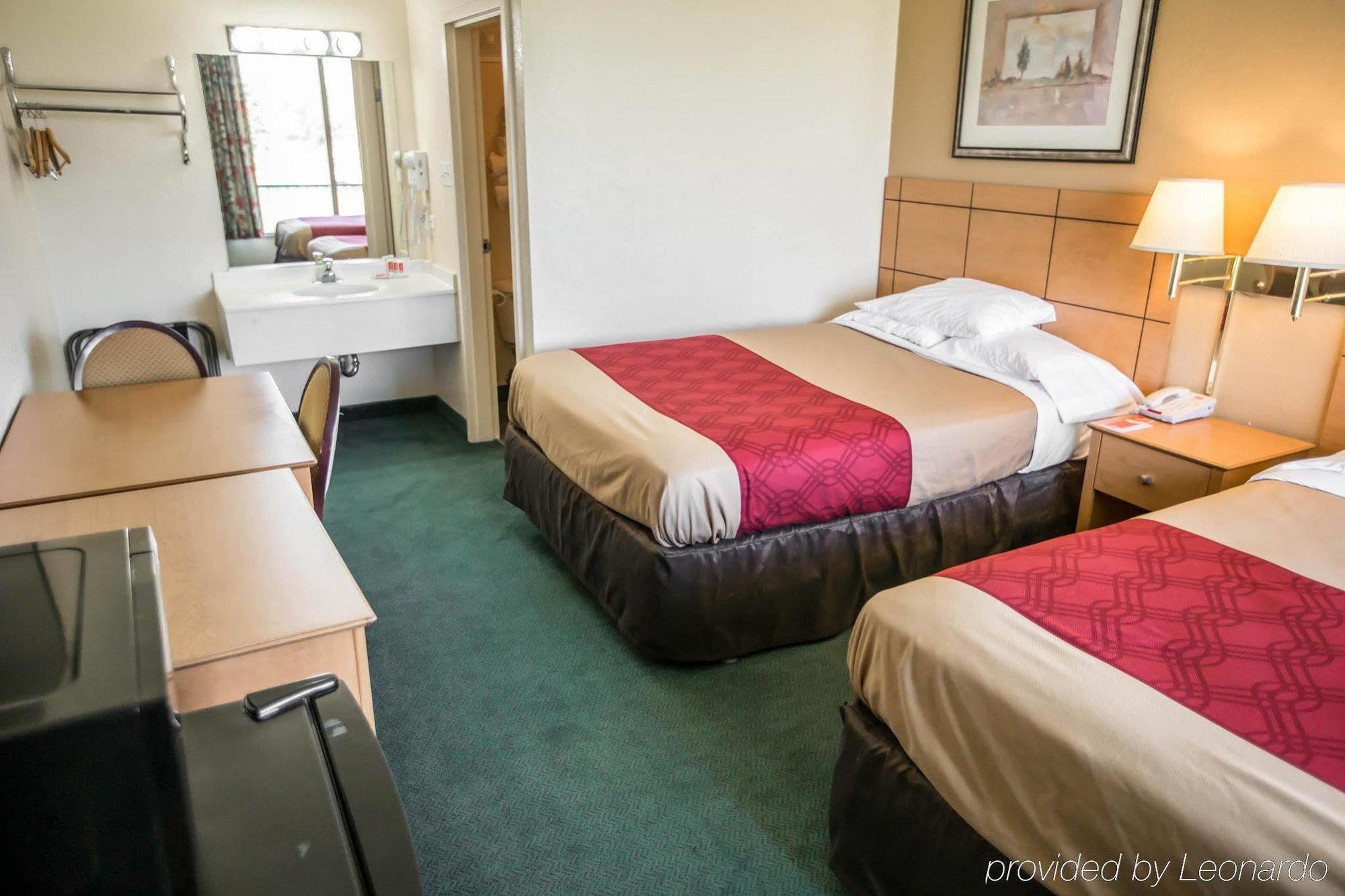 Econo Lodge Shorewood Luaran gambar