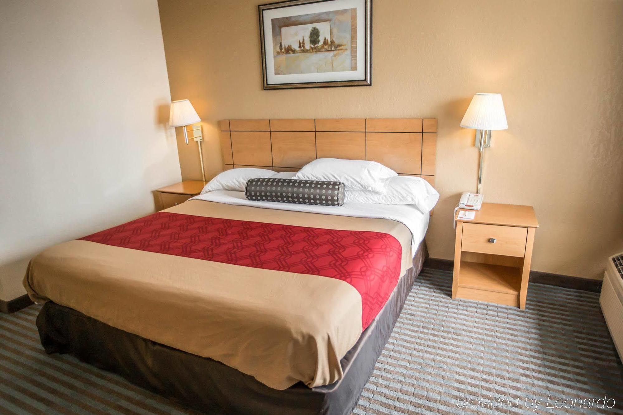 Econo Lodge Shorewood Luaran gambar
