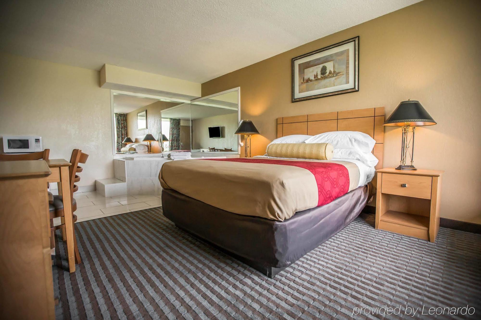 Econo Lodge Shorewood Luaran gambar