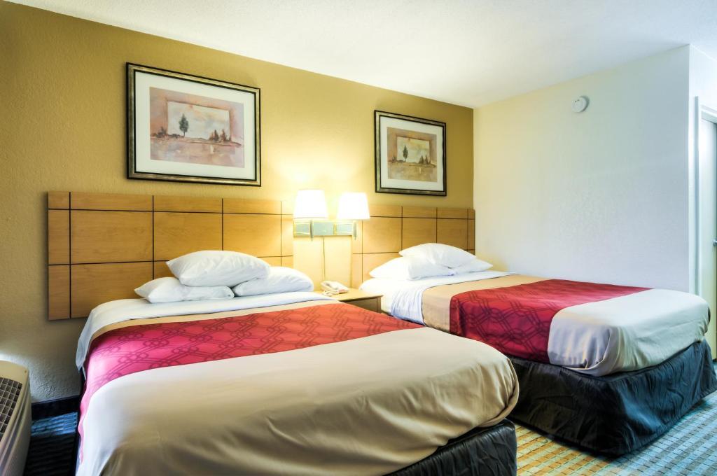 Econo Lodge Shorewood Luaran gambar